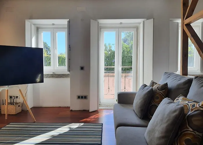 1881 Historical Duplex Apartment Lissabon