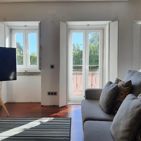 1881 Historical Duplex Apartment Lissabon